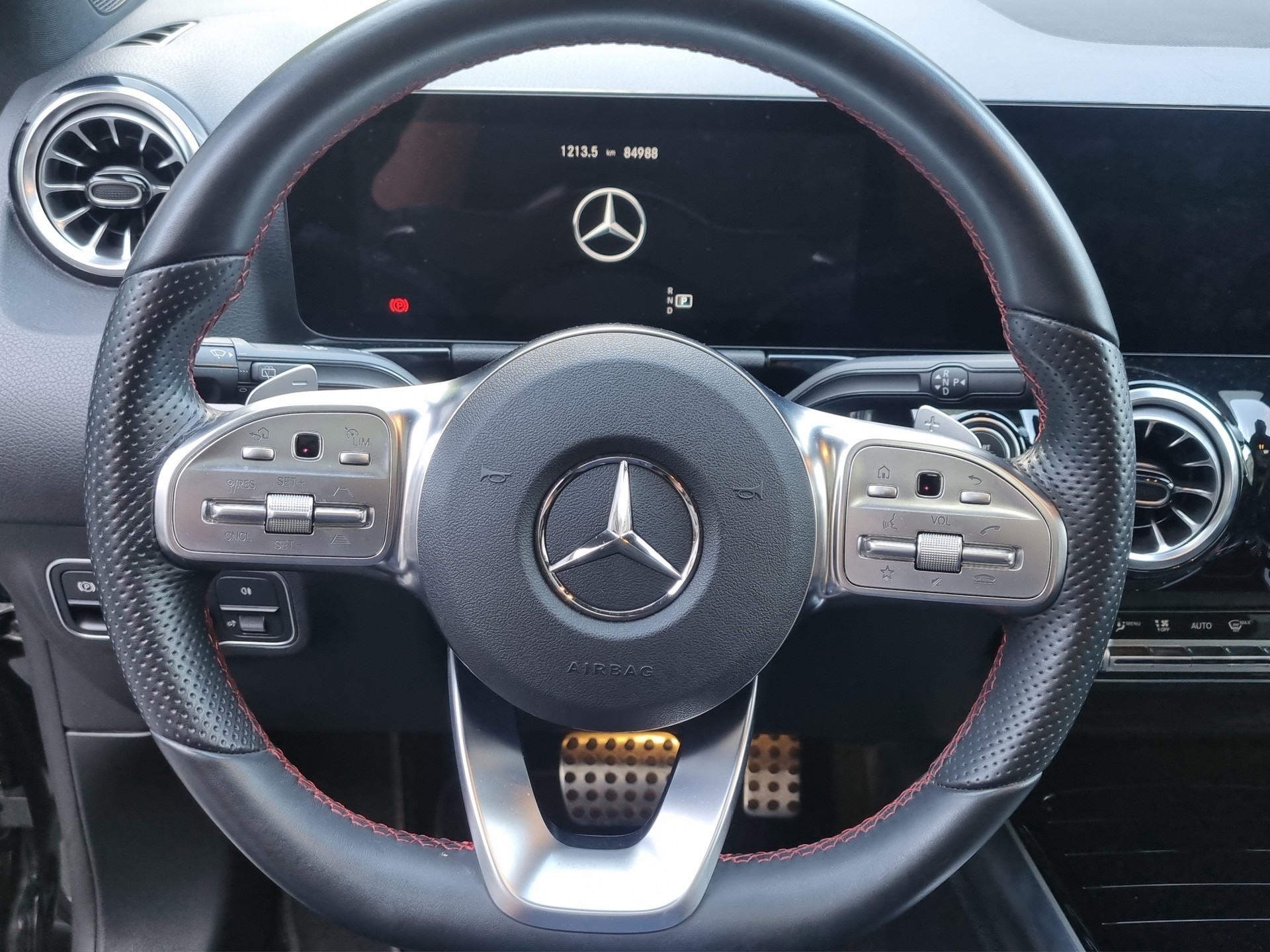 MERCEDES-BENZ GLA 220 d AMG Line 4matic-image-9