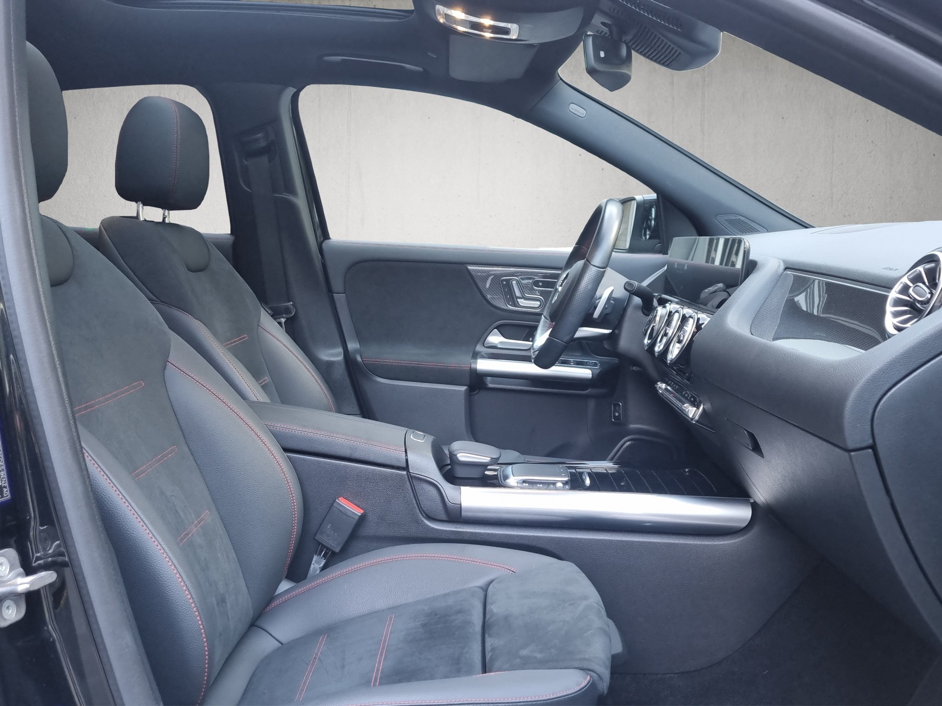 MERCEDES-BENZ GLA 220 d AMG Line 4matic-image-12