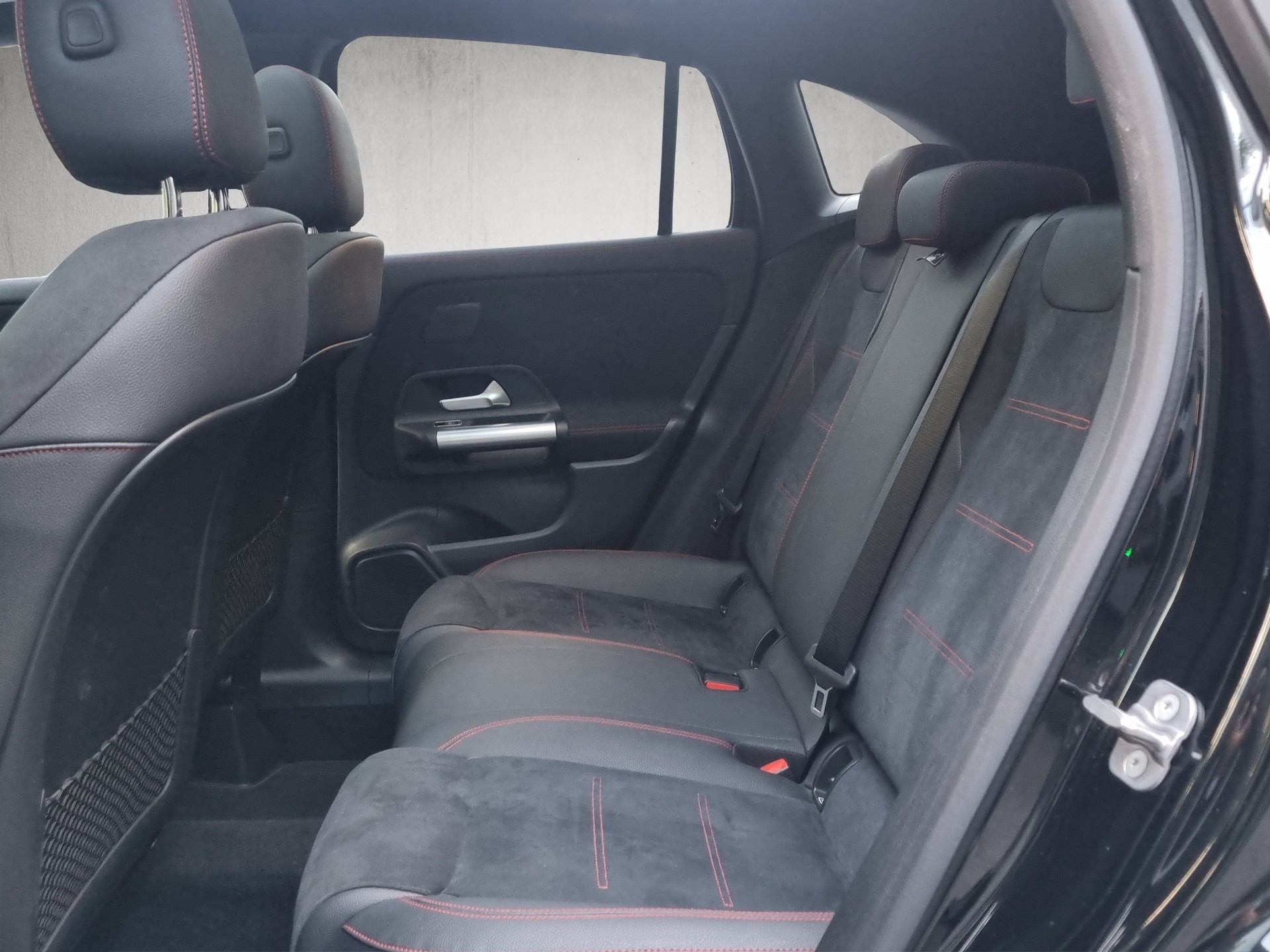 MERCEDES-BENZ GLA 220 d AMG Line 4matic-image-10
