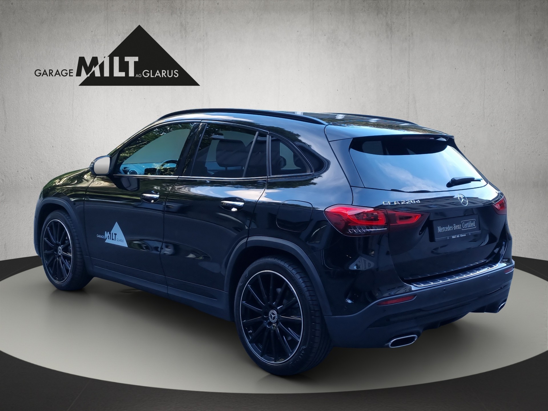 MERCEDES-BENZ GLA 220 d AMG Line 4matic-image-3