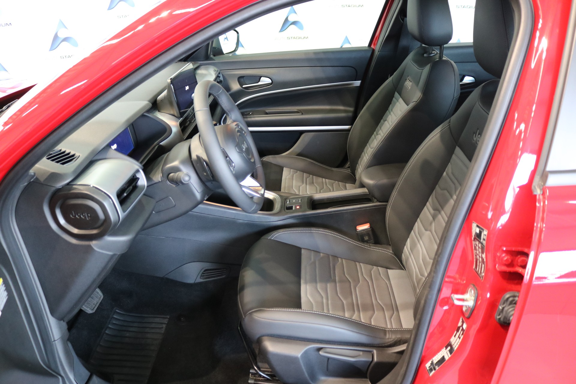 JEEP Avenger 1.2 Turbo MHEV Upland Plus 4xe-image-3