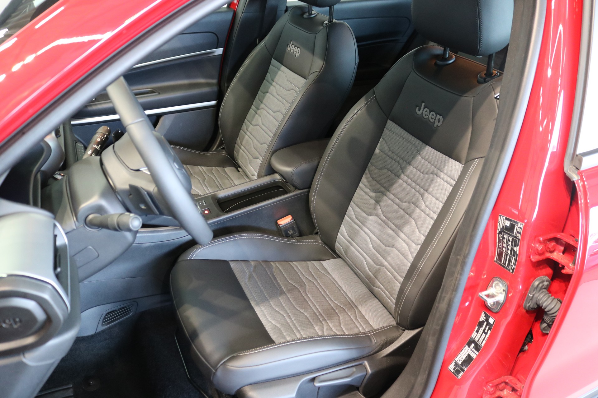 JEEP Avenger 1.2 Turbo MHEV Upland Plus 4xe-image-1