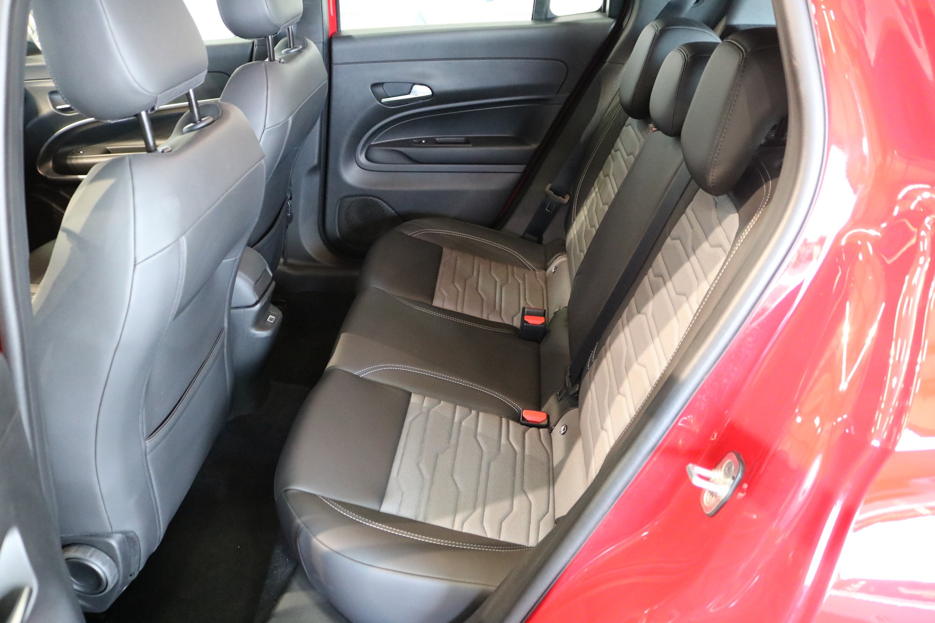 JEEP Avenger 1.2 Turbo MHEV Upland Plus 4xe-image-35