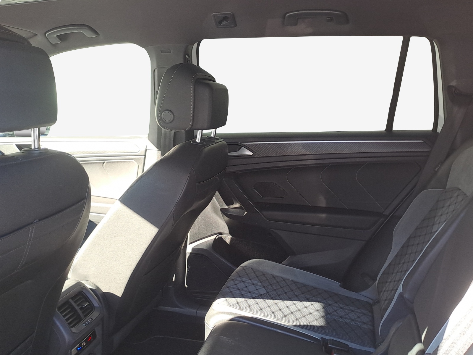 VW Tiguan Allspace 2.0 TDI SCR R-Line 4Motion DSG-image-11