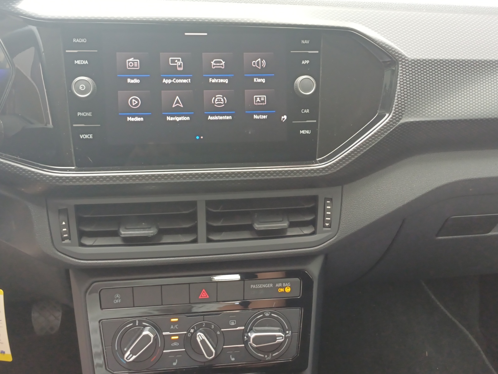 VW T-Cross 1.0 TSI Life-image-10