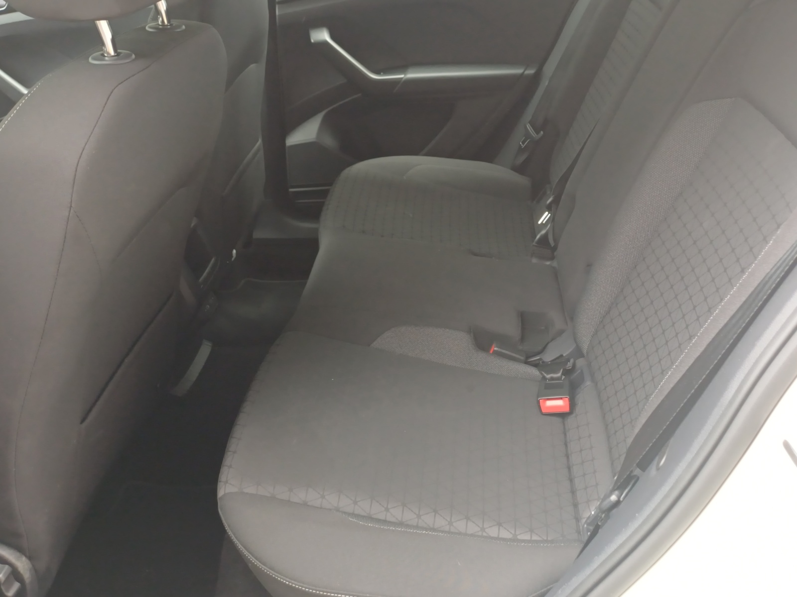 VW T-Cross 1.0 TSI Life-image-11