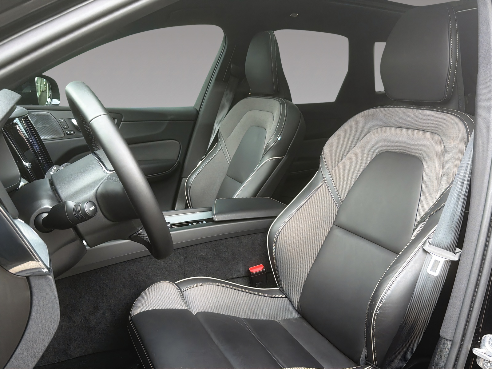 VOLVO XC60 2.0 T8 TE Plus Dark eAWD-image-5