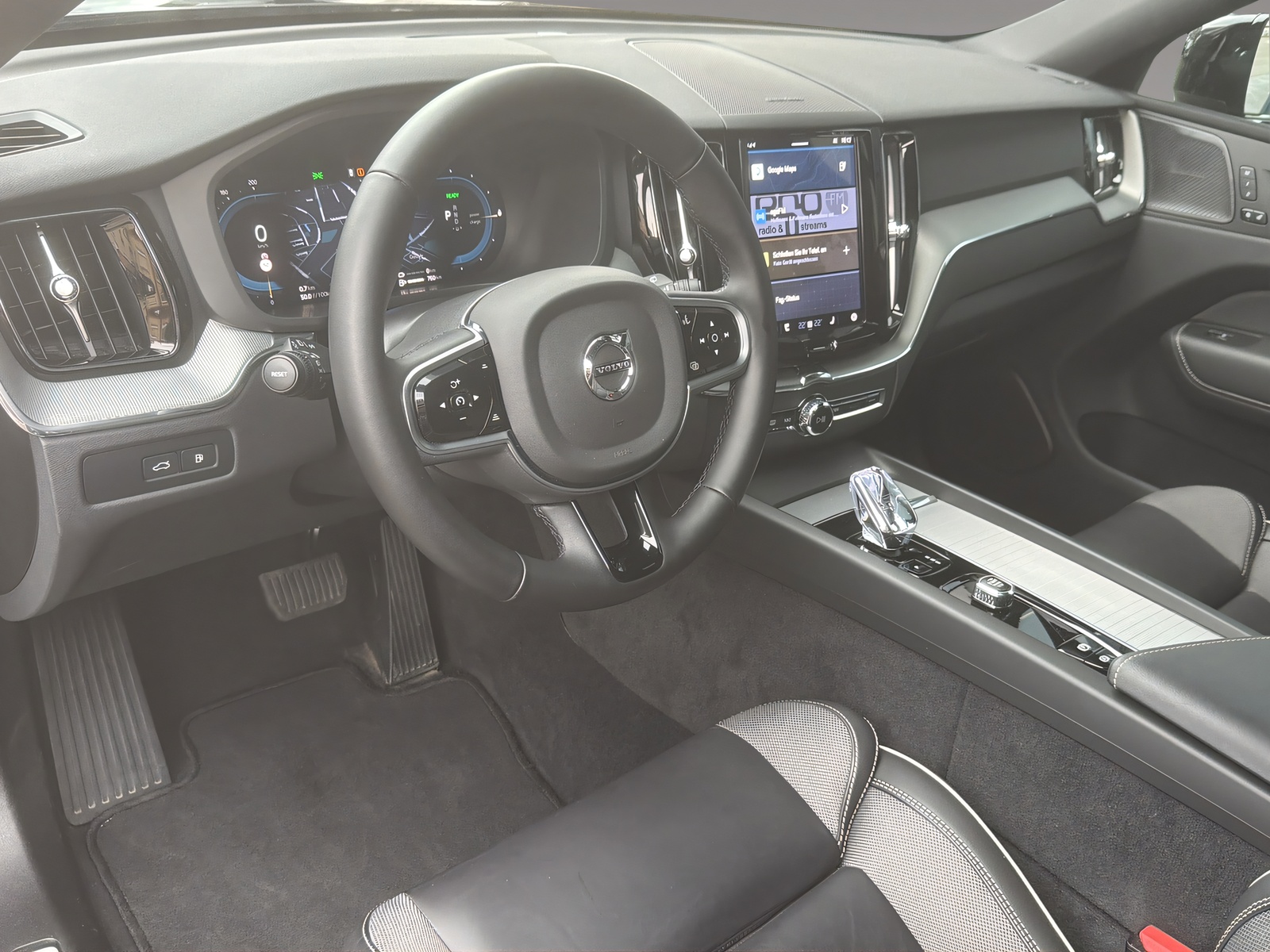 VOLVO XC60 2.0 T8 TE Plus Dark eAWD-image-7