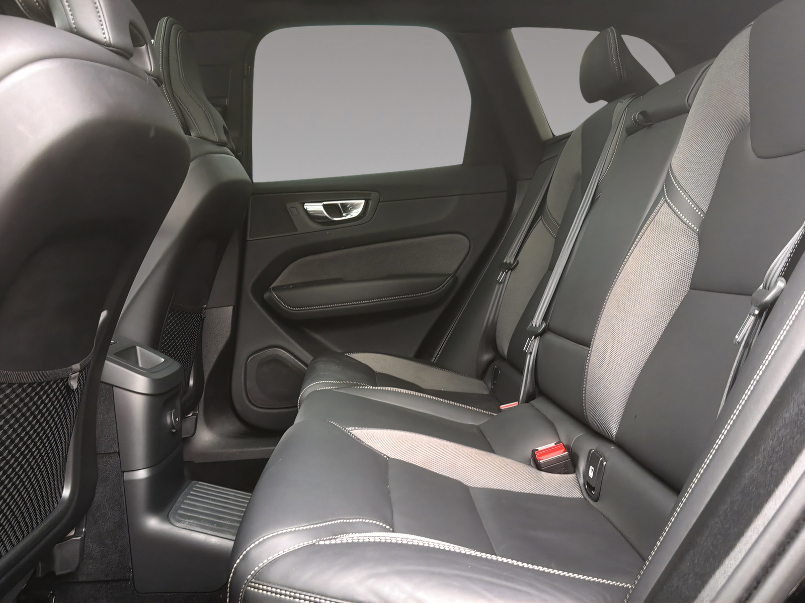 VOLVO XC60 2.0 T8 TE Plus Dark eAWD-image-18