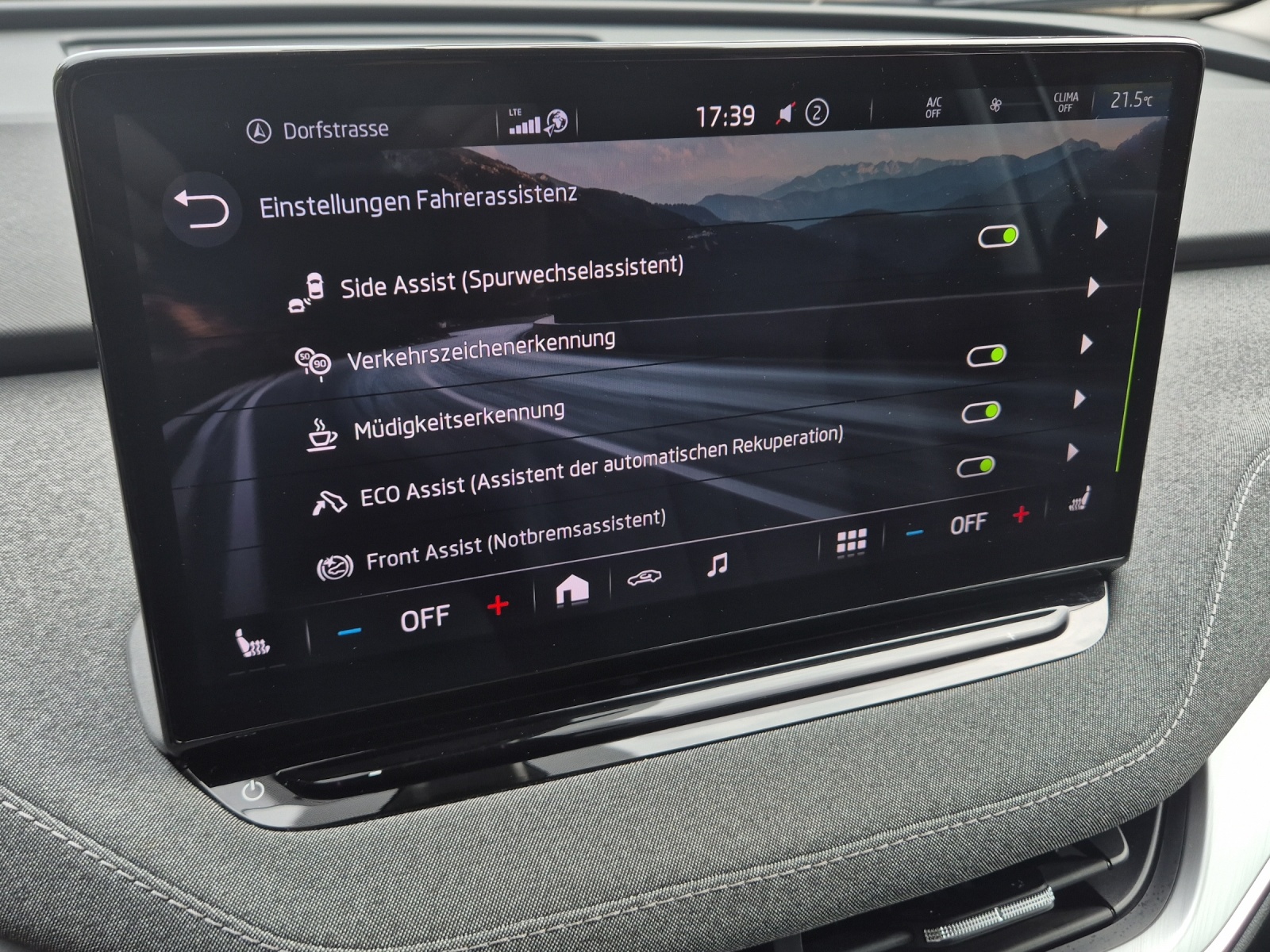 SKODA Enyaq iV 80-image-18
