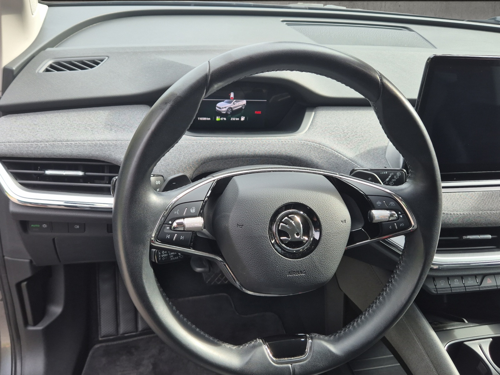 SKODA Enyaq iV 80-image-10