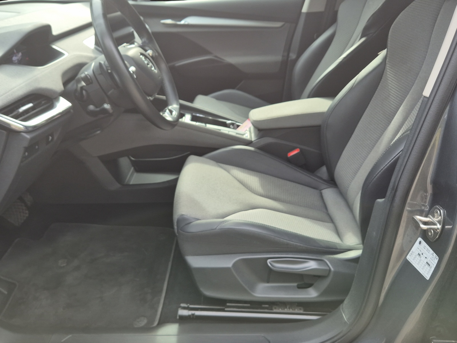 SKODA Enyaq iV 80-image-8