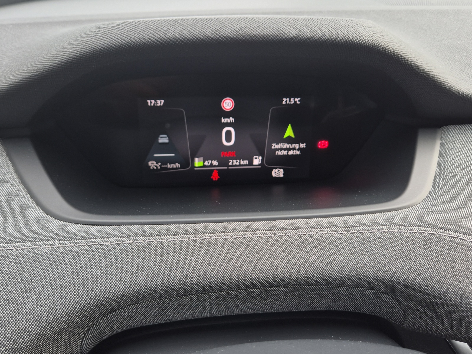 SKODA Enyaq iV 80-image-11
