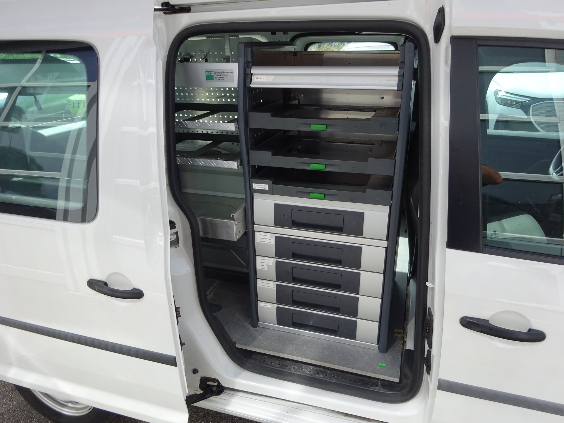 VW Caddy Maxi 1.4TGI BlueMotion Technology-image-12