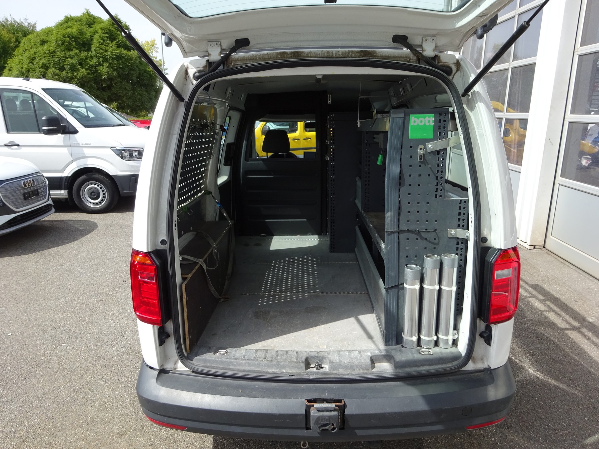 VW Caddy Maxi 1.4TGI BlueMotion Technology-image-14