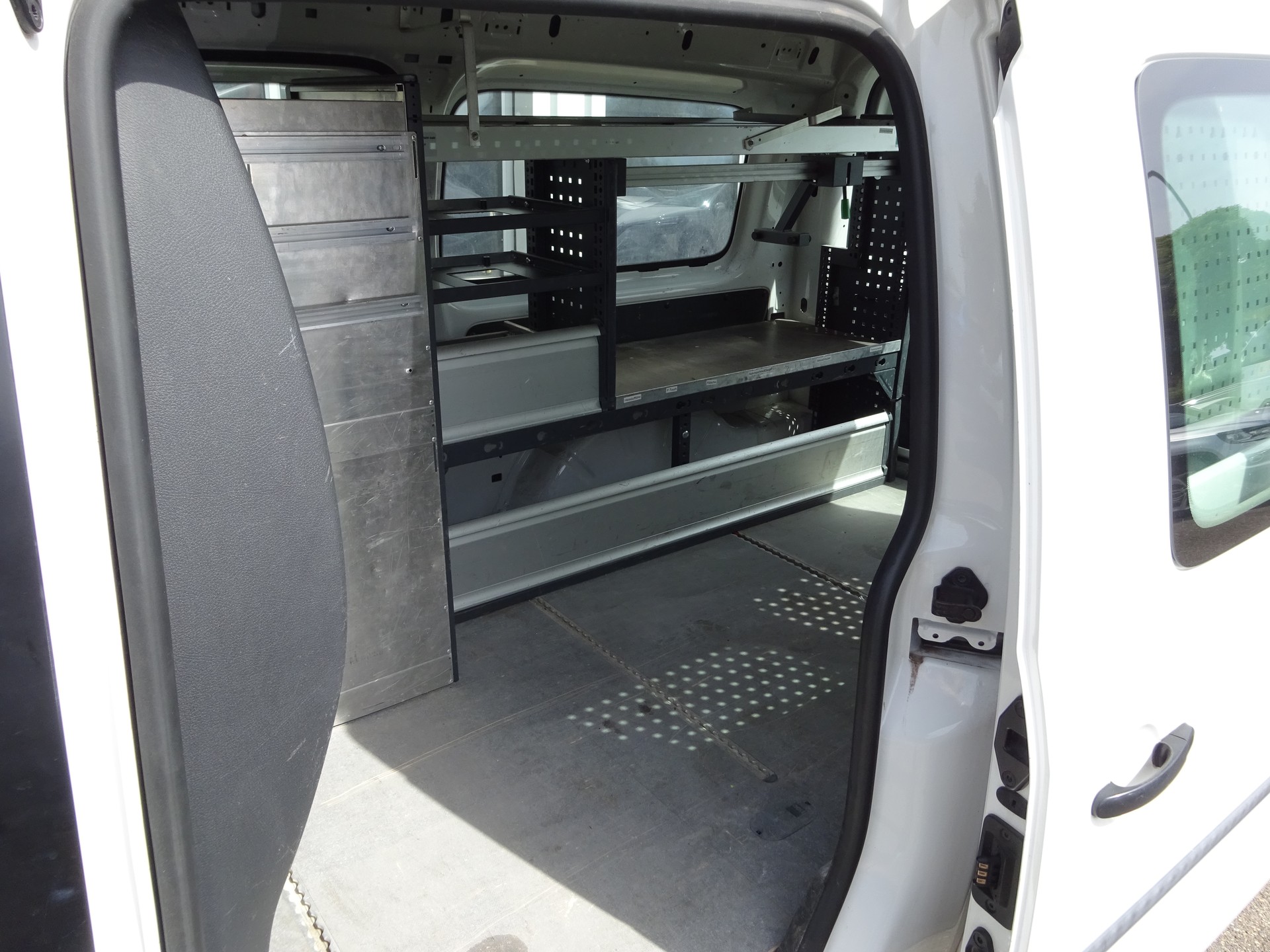 VW Caddy Maxi 1.4TGI BlueMotion Technology-image-13