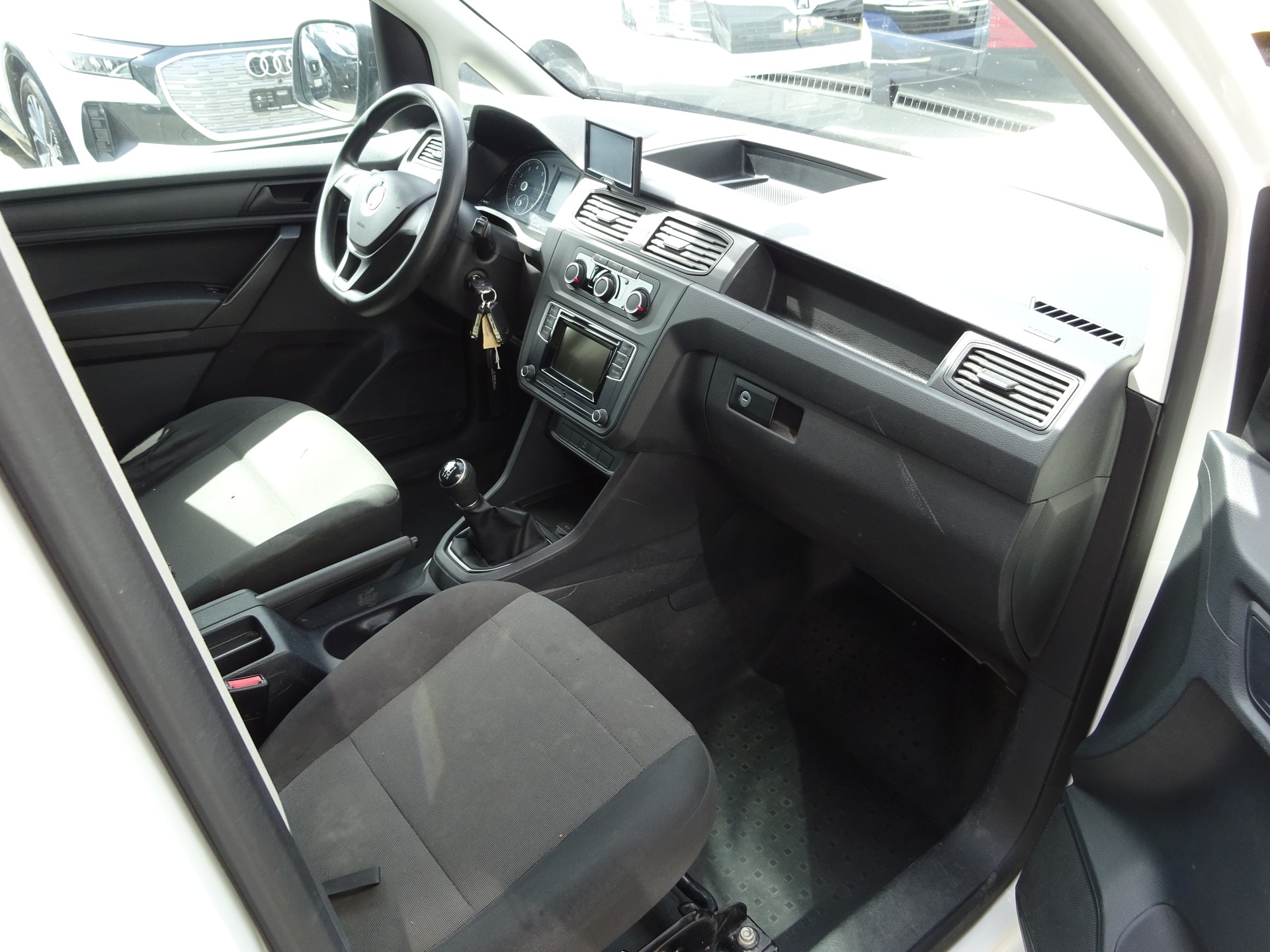 VW Caddy Maxi 1.4TGI BlueMotion Technology-image-11