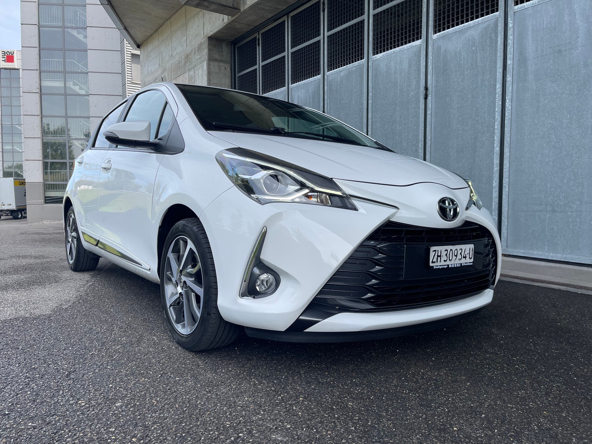 TOYOTA Yaris 1.5 VVT-iE Y20 CVT-image-1