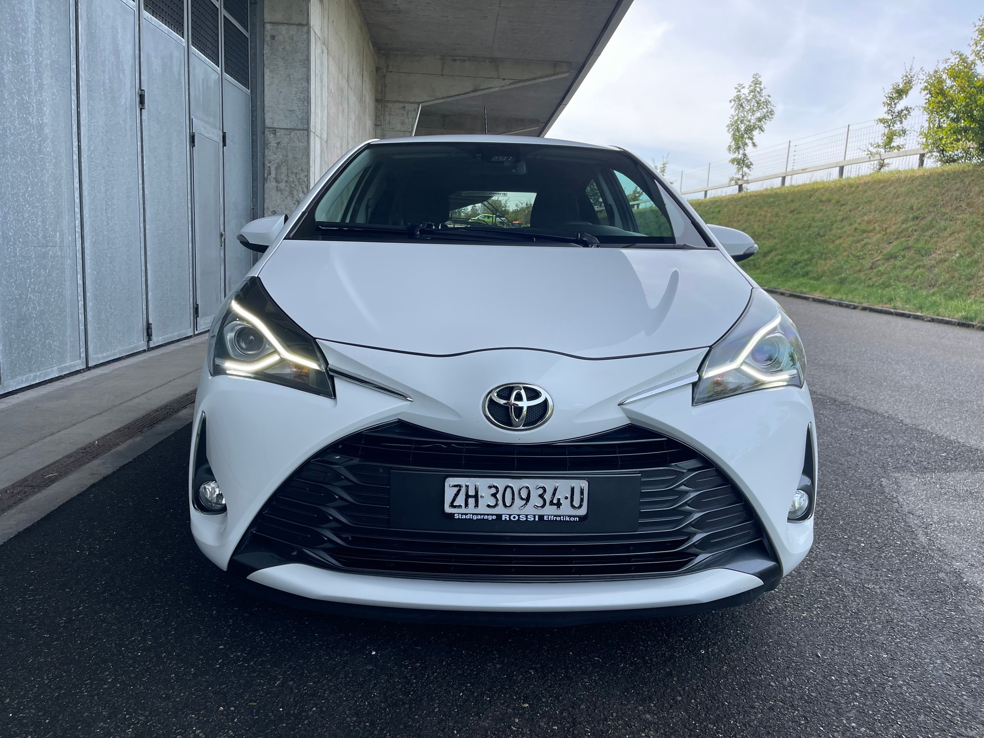 TOYOTA Yaris 1.5 VVT-iE Y20 CVT-image-2