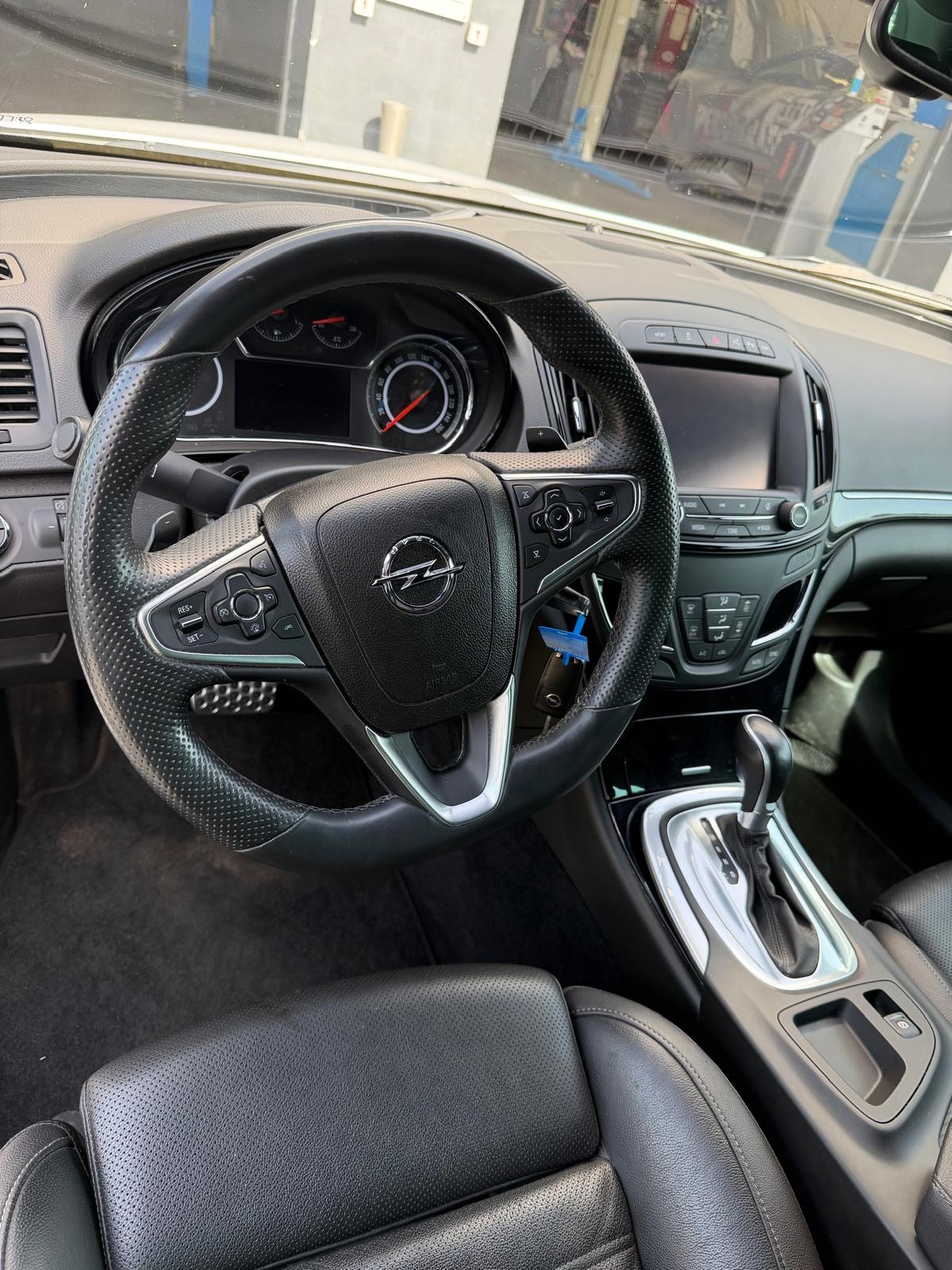 OPEL Insignia ST 2.0 Turbo Cosmo 4WD Aut.-image-5