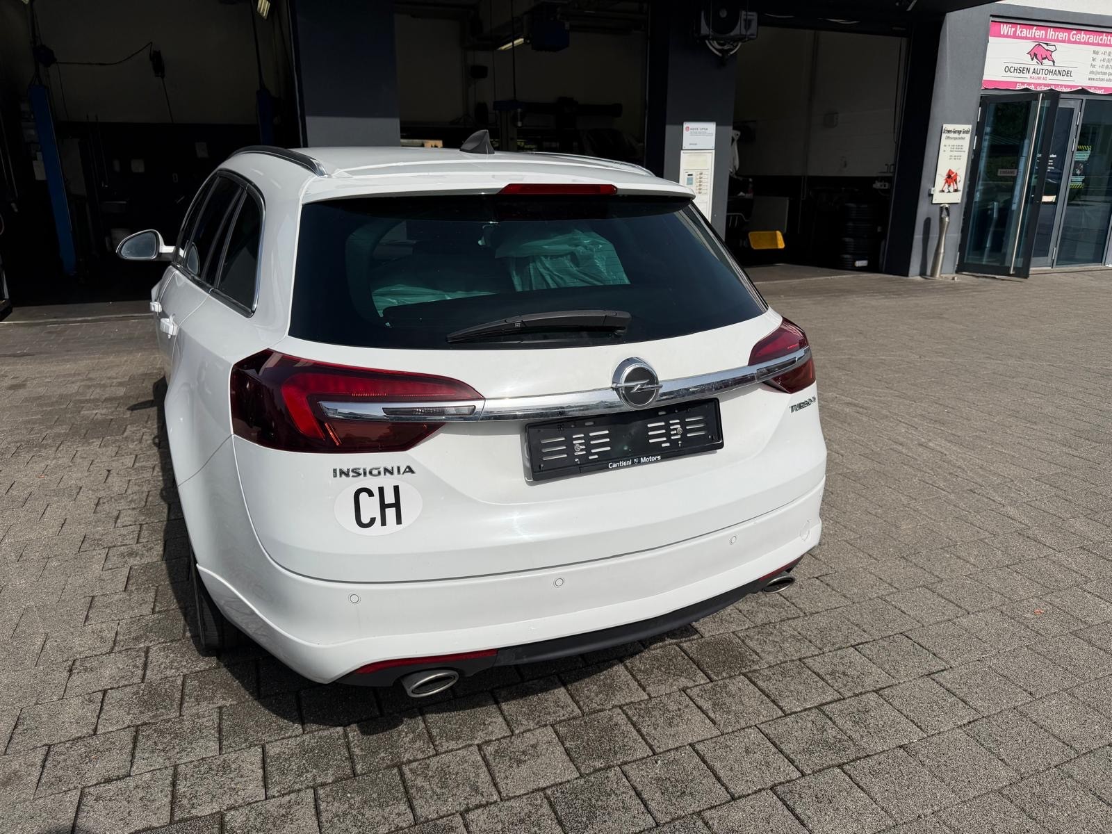 OPEL Insignia ST 2.0 Turbo Cosmo 4WD Aut.-image-2