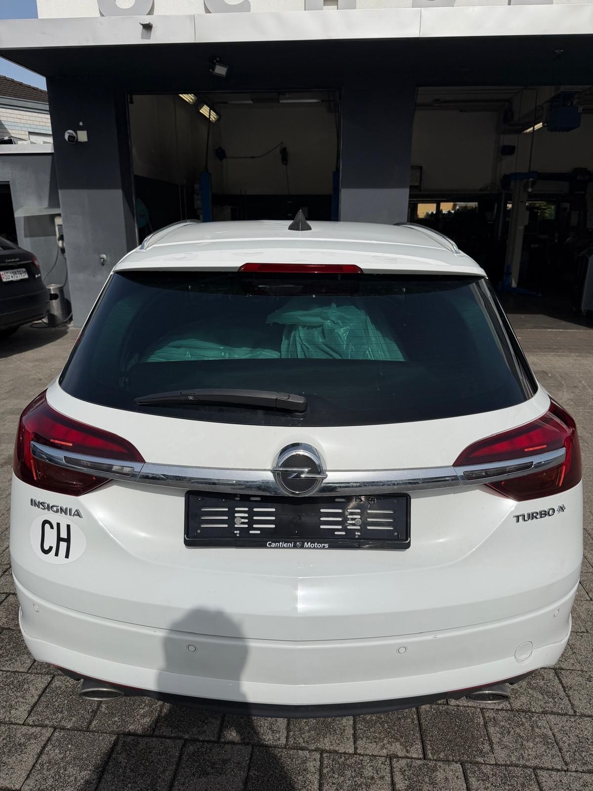 OPEL Insignia ST 2.0 Turbo Cosmo 4WD Aut.-image-1
