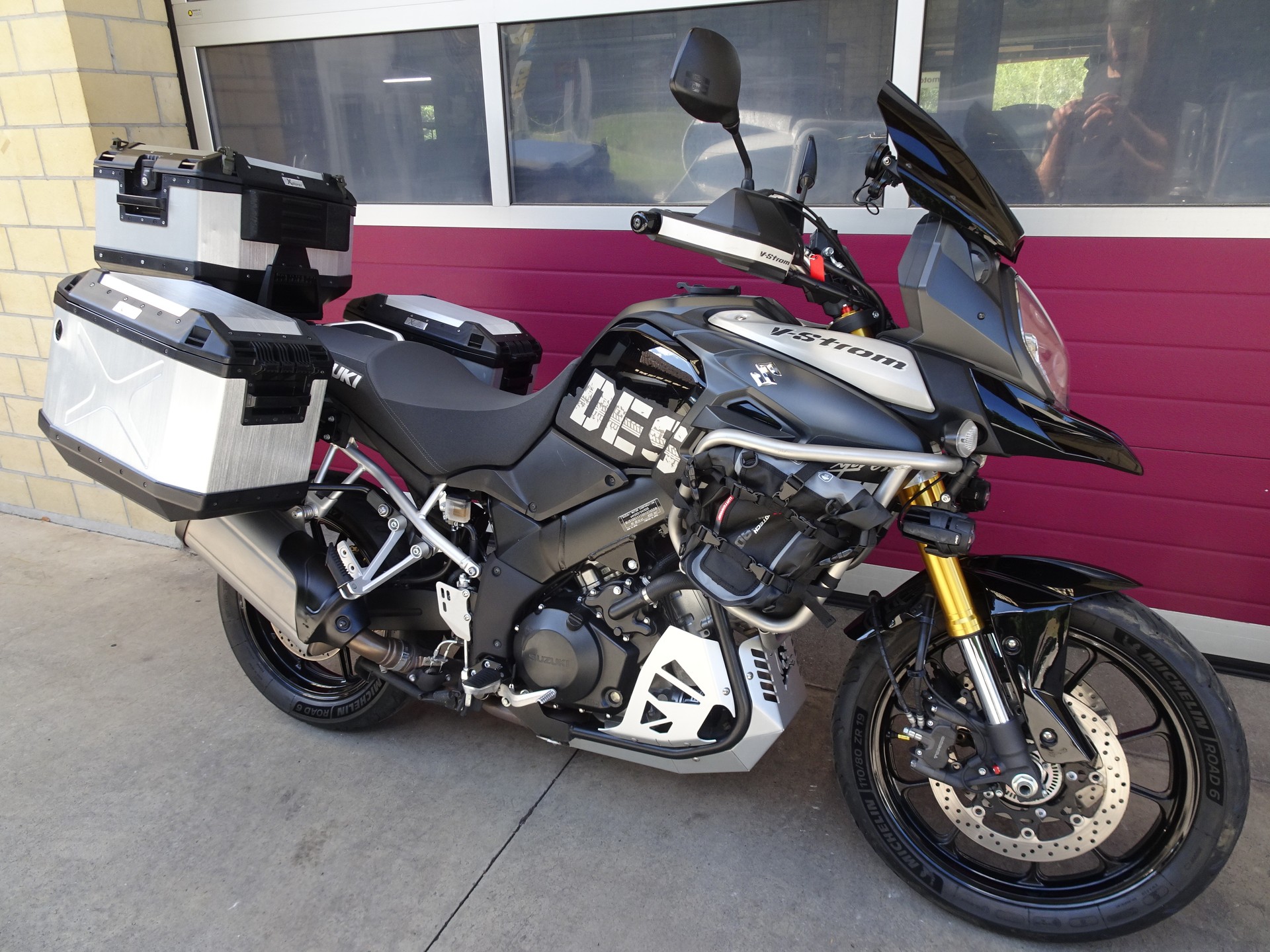 SUZUKI DL 1000 V-Strom Desert-showroom-element-2