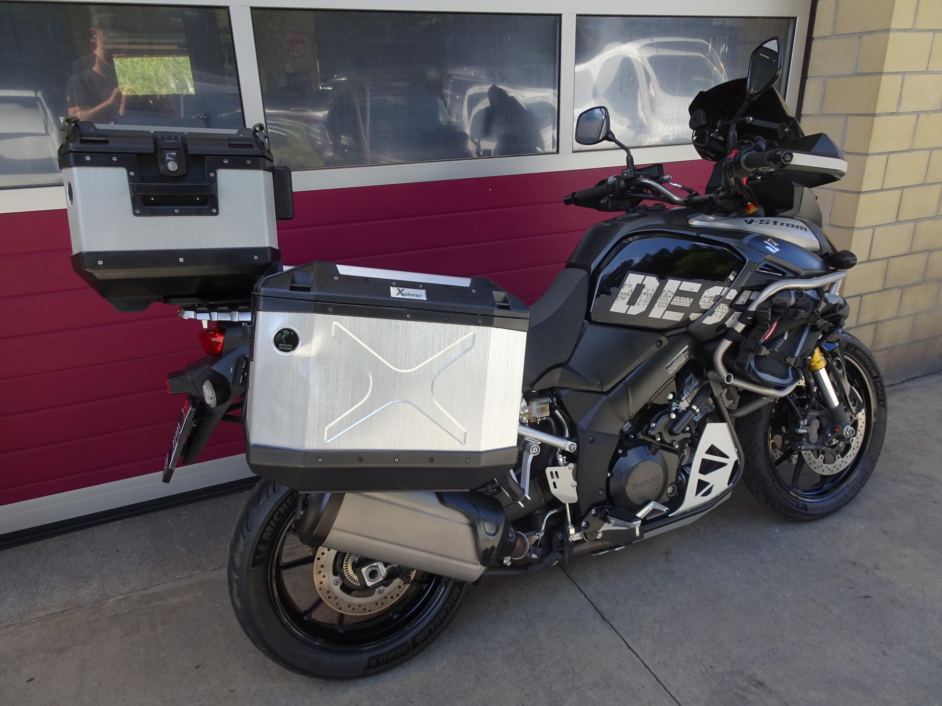 SUZUKI DL 1000 V-Strom Desert-showroom-element-3