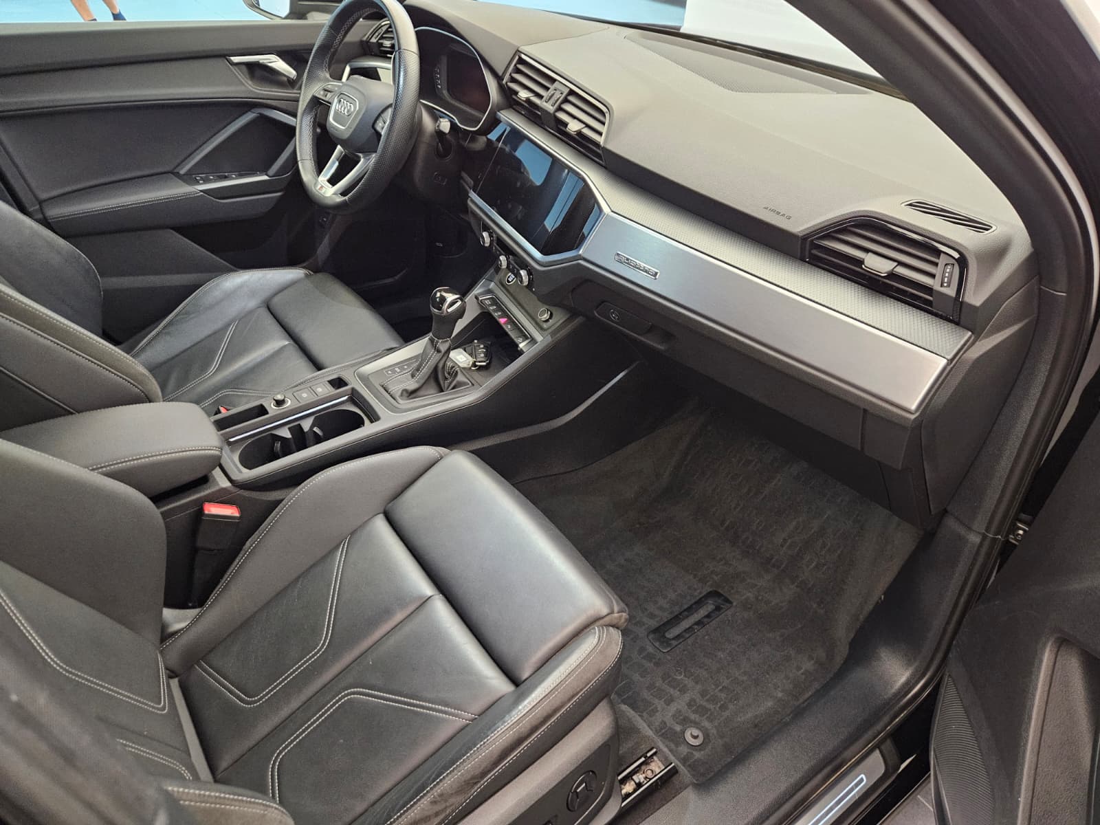 AUDI Q3 Sportback 45 TFSI S line quattro S-tronic-image-11