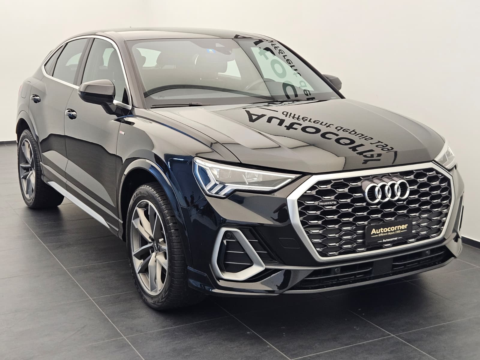 AUDI Q3 Sportback 45 TFSI S line quattro S-tronic-image-4