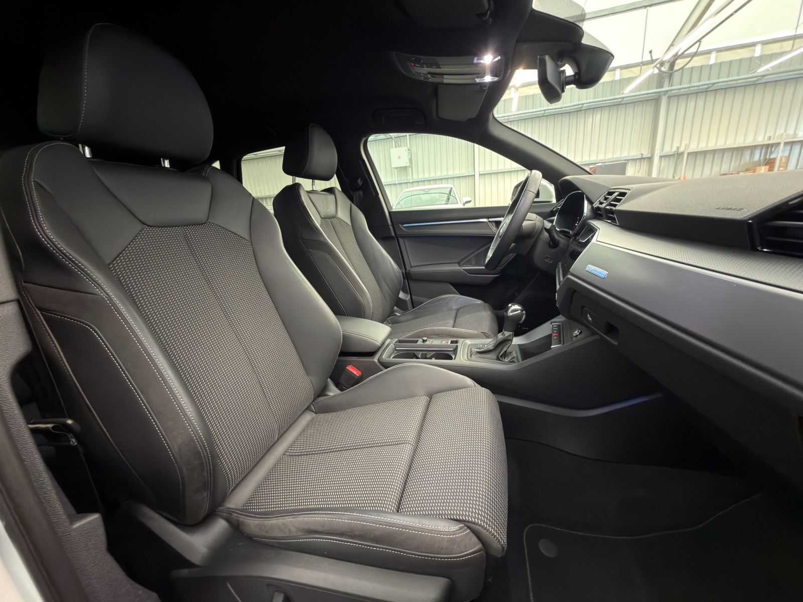 AUDI Q3 45 TFSI e S line S-tronic - Anhängevorrichtung - Matrix-LED - Rückfahrkamera - Optikpaket schwarz --image-11