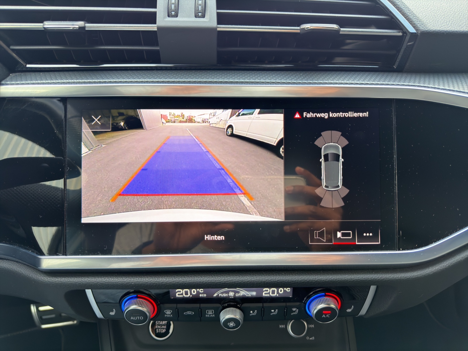 AUDI Q3 45 TFSI e S line S-tronic - Anhängevorrichtung - Matrix-LED - Rückfahrkamera - Optikpaket schwarz --image-9