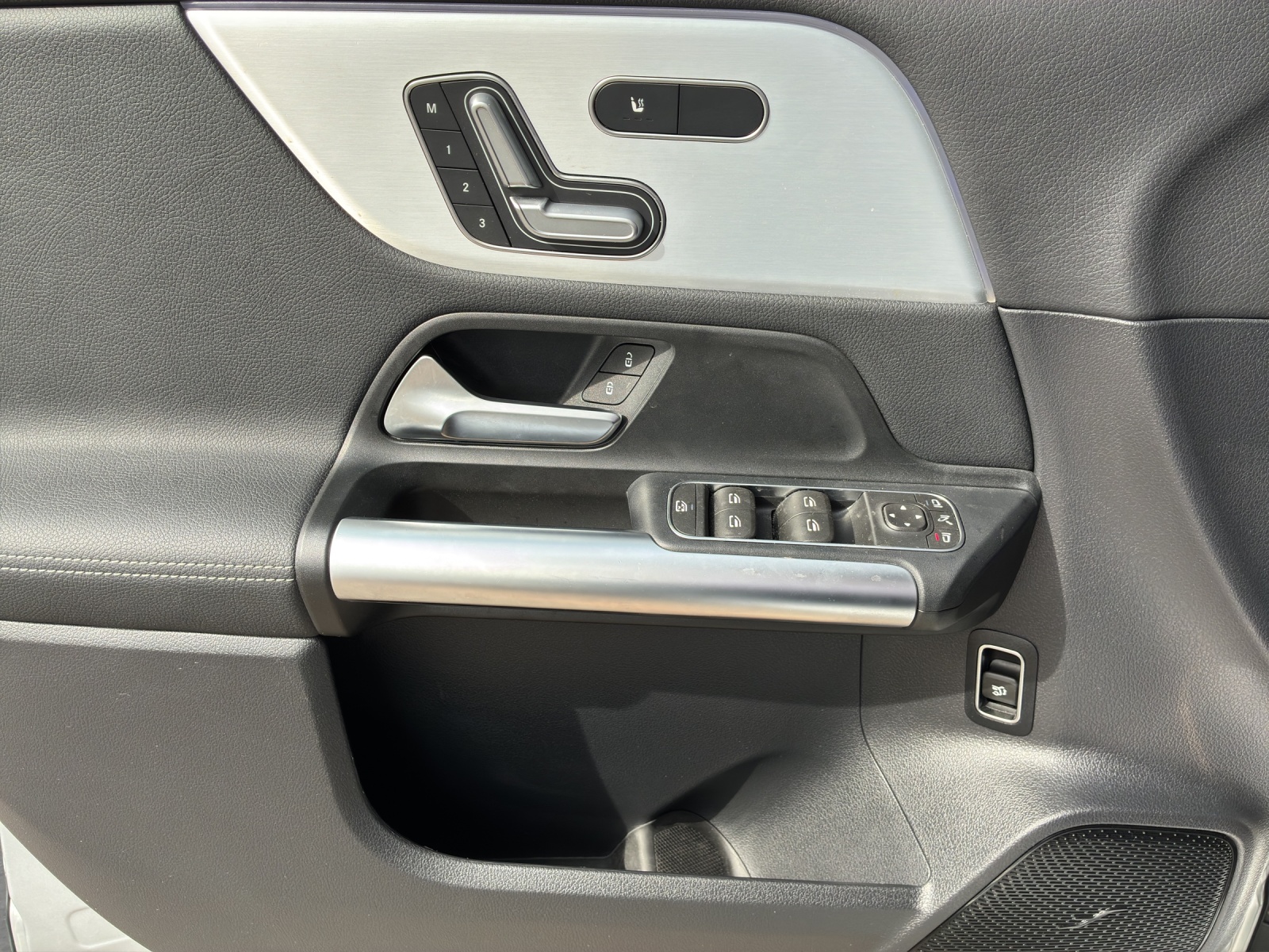 MERCEDES-BENZ EQA 350 4Matic Swiss Star-image-12