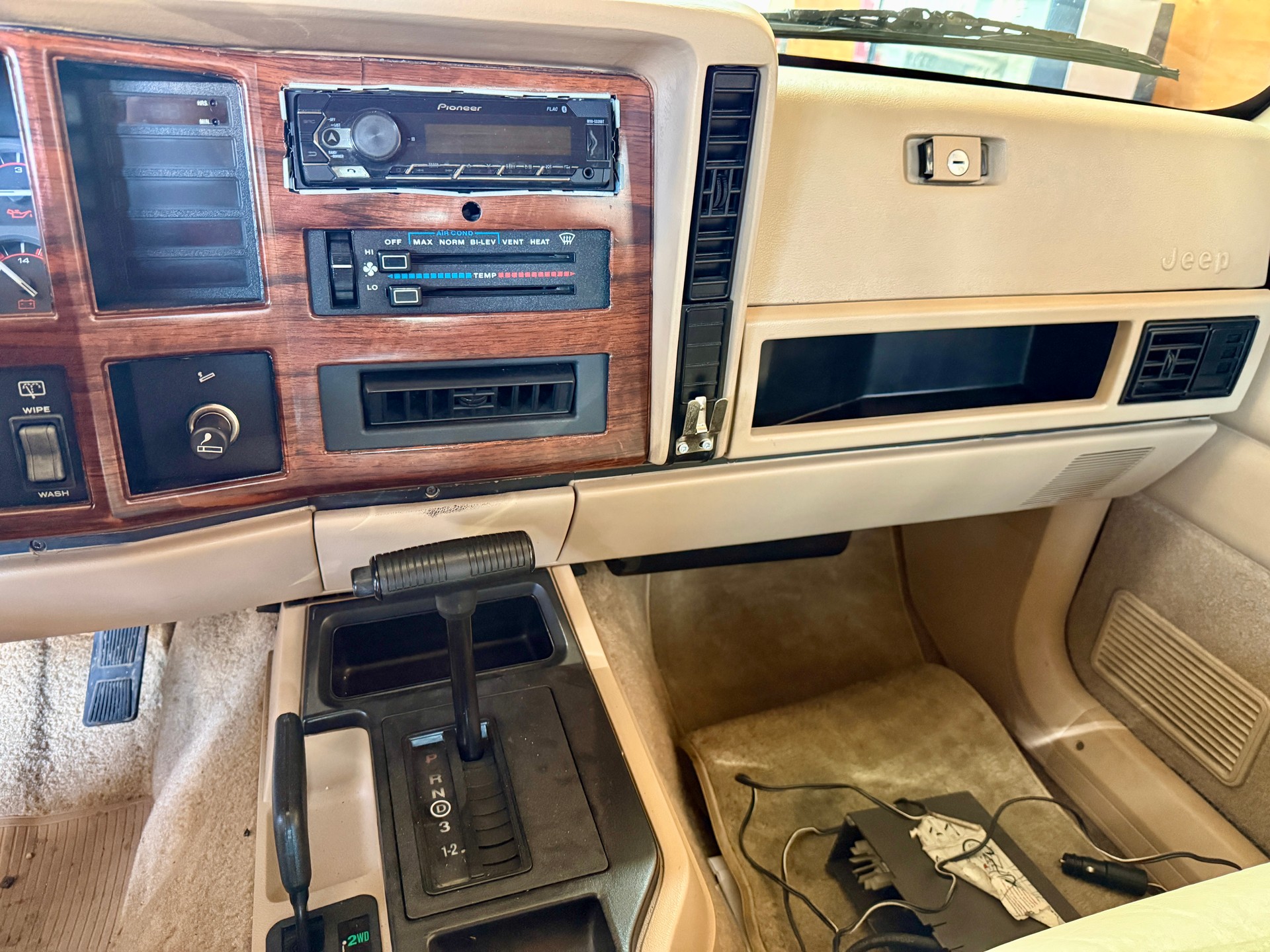 JEEP Cherokee 4.0 Country-image-5