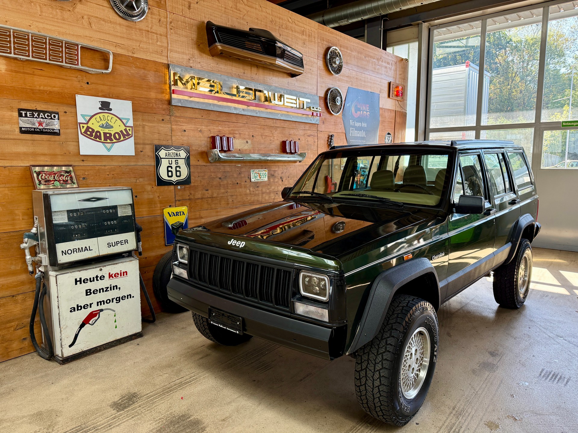 JEEP Cherokee 4.0 Country-showroom-element-1
