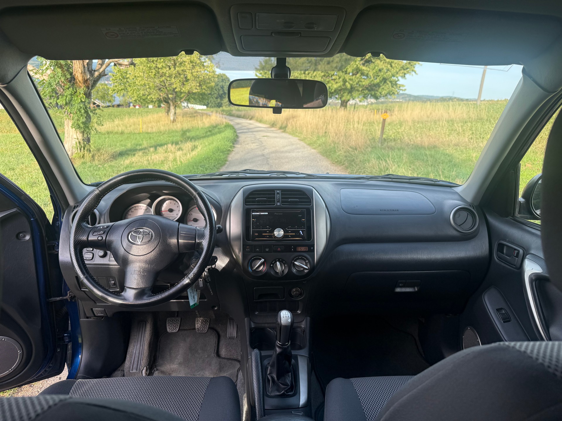 TOYOTA RAV-4 2.0 16V Mountain-image-8