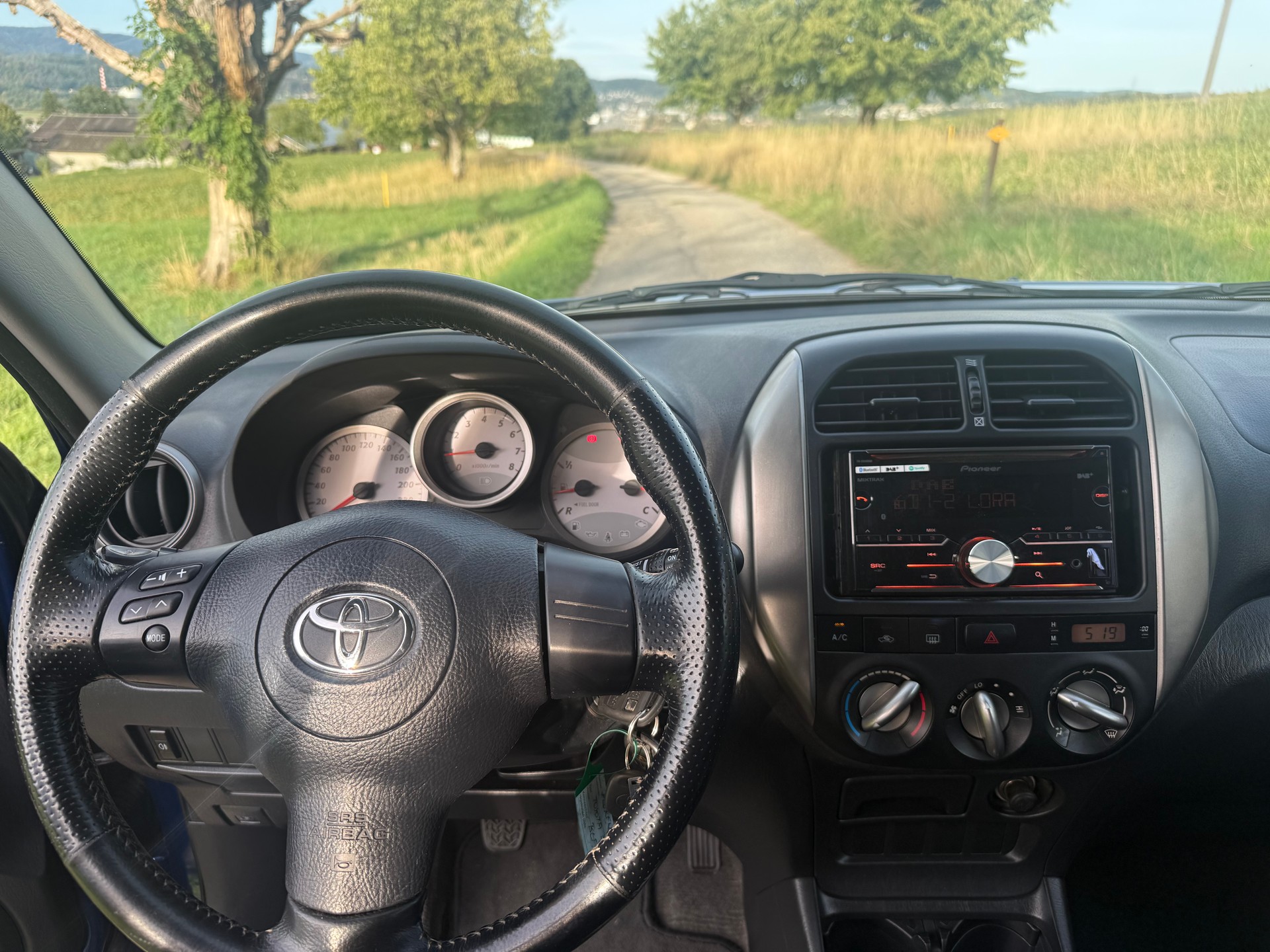 TOYOTA RAV-4 2.0 16V Mountain-image-9