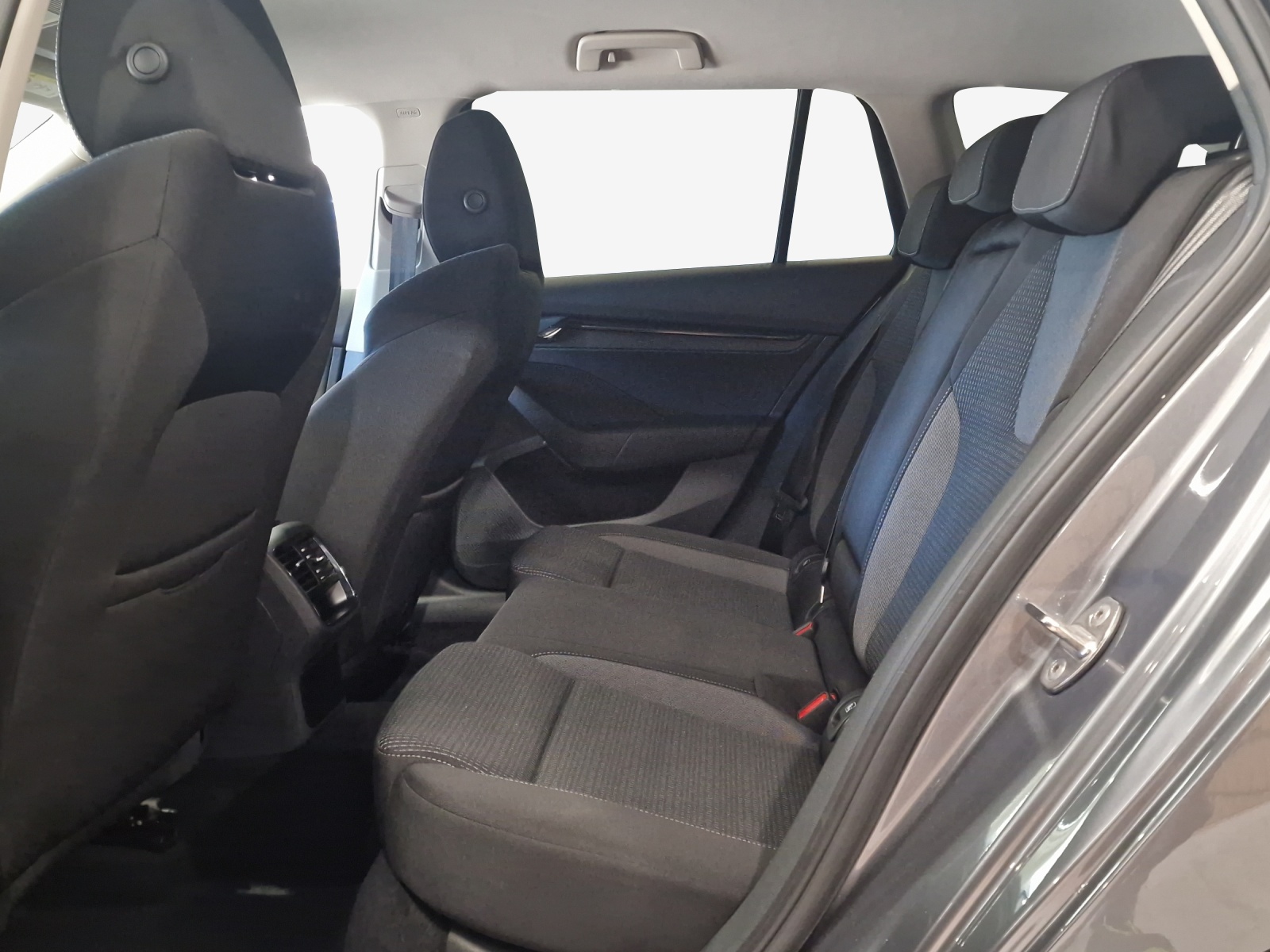 SKODA Octavia Combi 2.0 TSI Ambition DSG 4x4-image-11