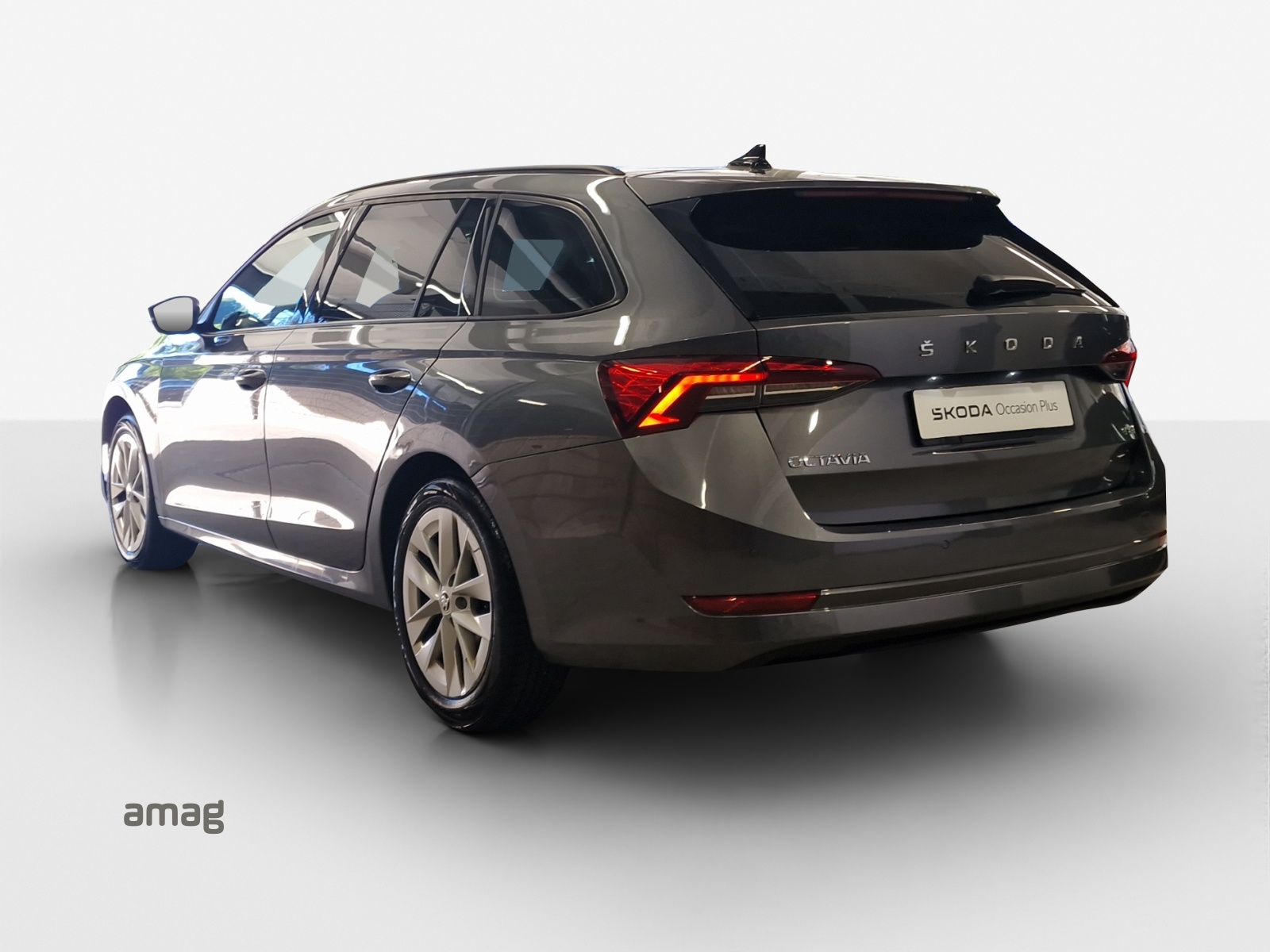 SKODA Octavia Combi 2.0 TSI Ambition DSG 4x4-image-2