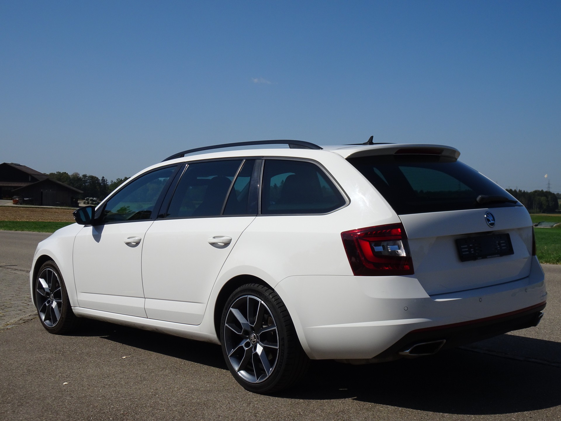 SKODA Octavia Combi 2.0 TDI RS 4x4 DSG-image-2