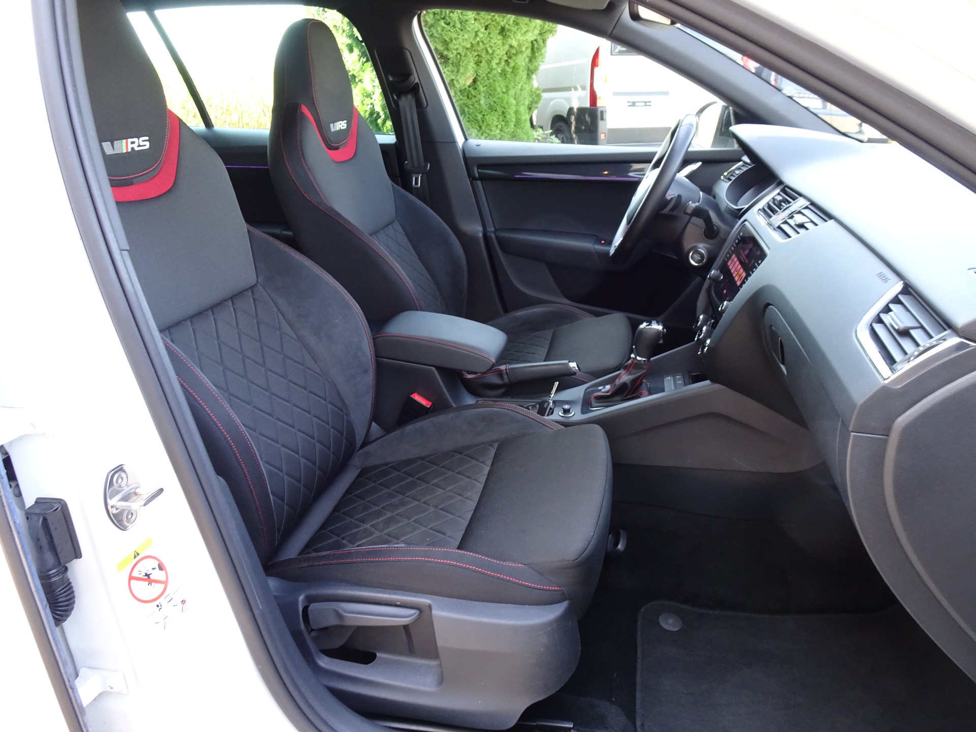 SKODA Octavia Combi 2.0 TDI RS 4x4 DSG-image-8