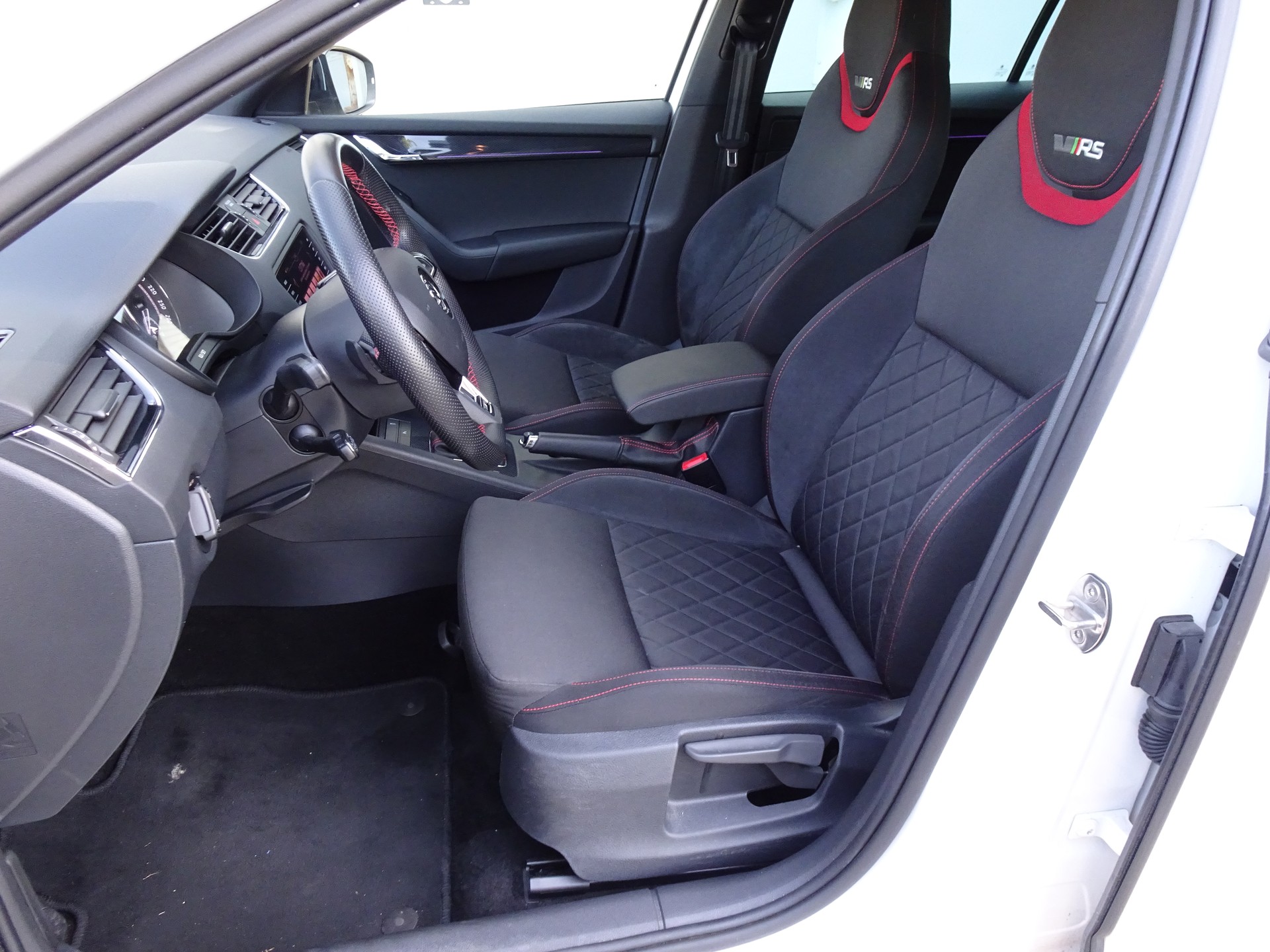 SKODA Octavia Combi 2.0 TDI RS 4x4 DSG-image-7