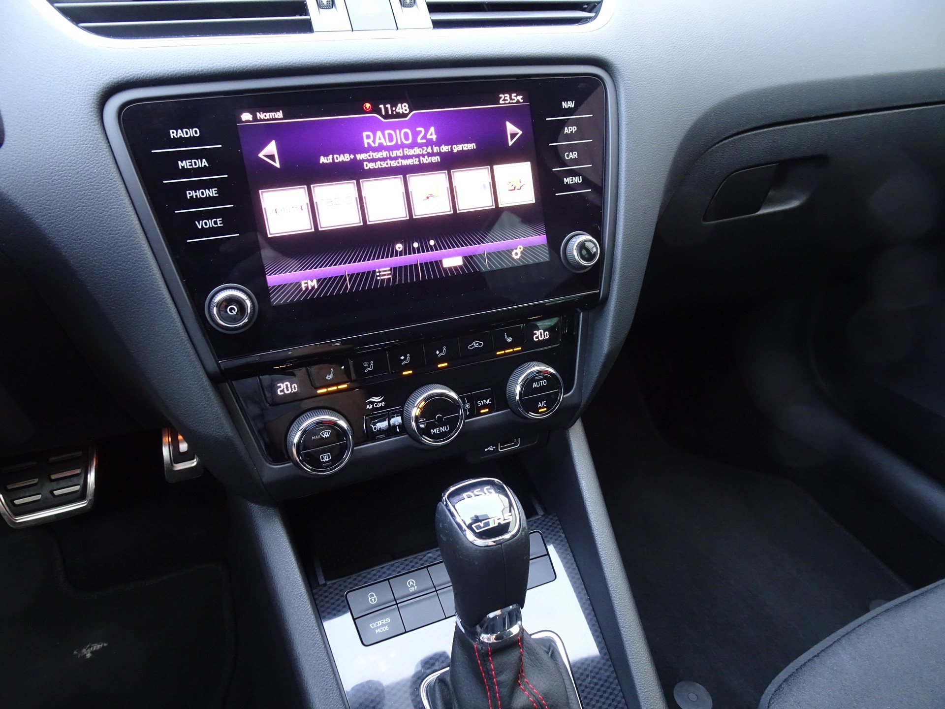 SKODA Octavia Combi 2.0 TDI RS 4x4 DSG-image-12