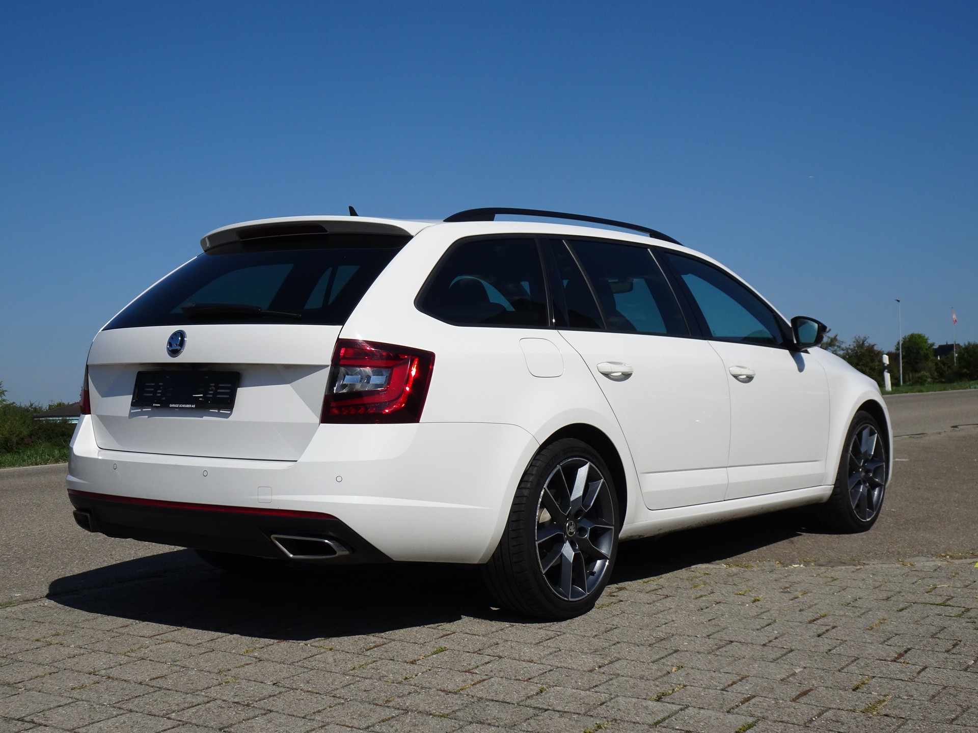 SKODA Octavia Combi 2.0 TDI RS 4x4 DSG-image-3