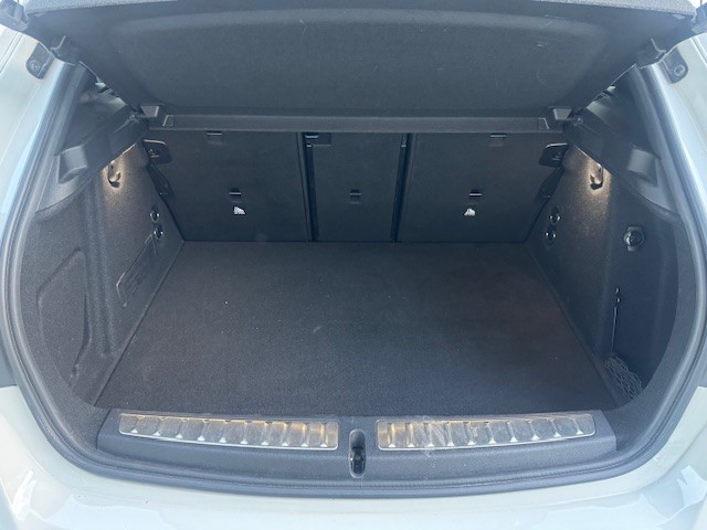 MERCEDES-BENZ A 200 d 8G-DCT-image-12
