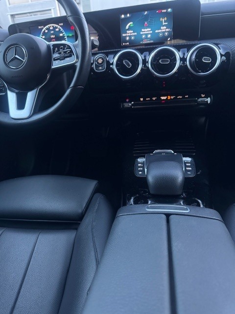 MERCEDES-BENZ A 200 d 8G-DCT-image-10