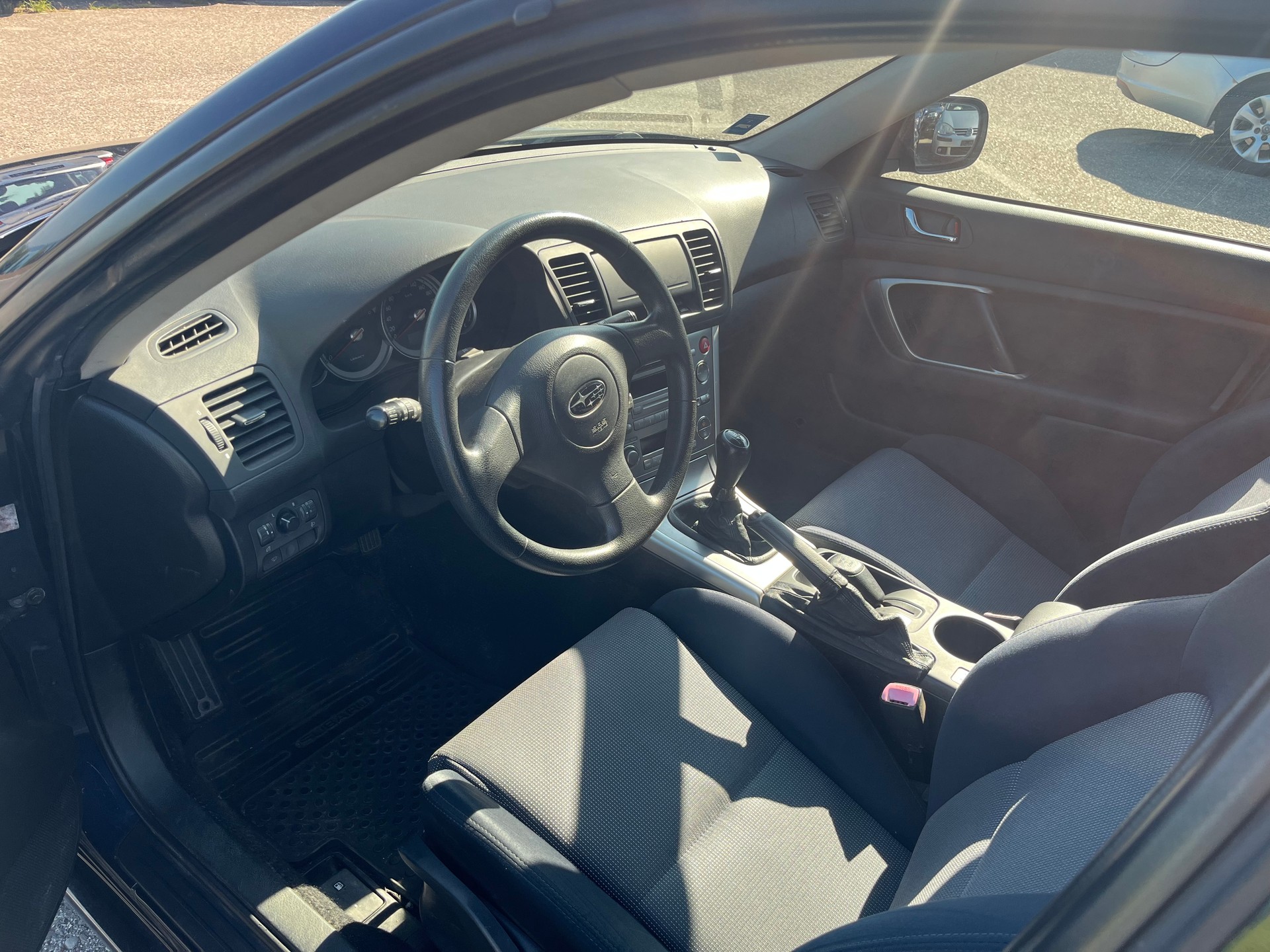SUBARU Legacy 2.0i AWD Swiss-image-9