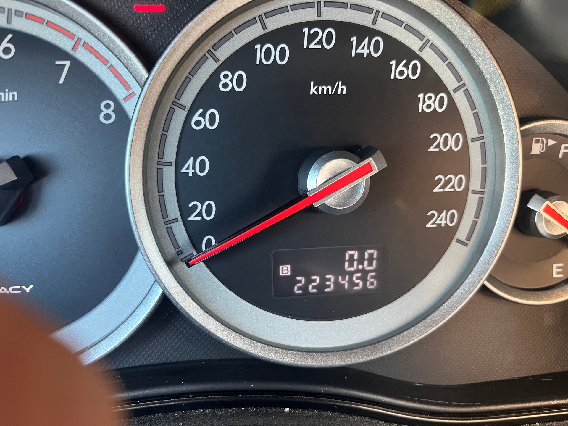 SUBARU Legacy 2.0i AWD Swiss-image-11