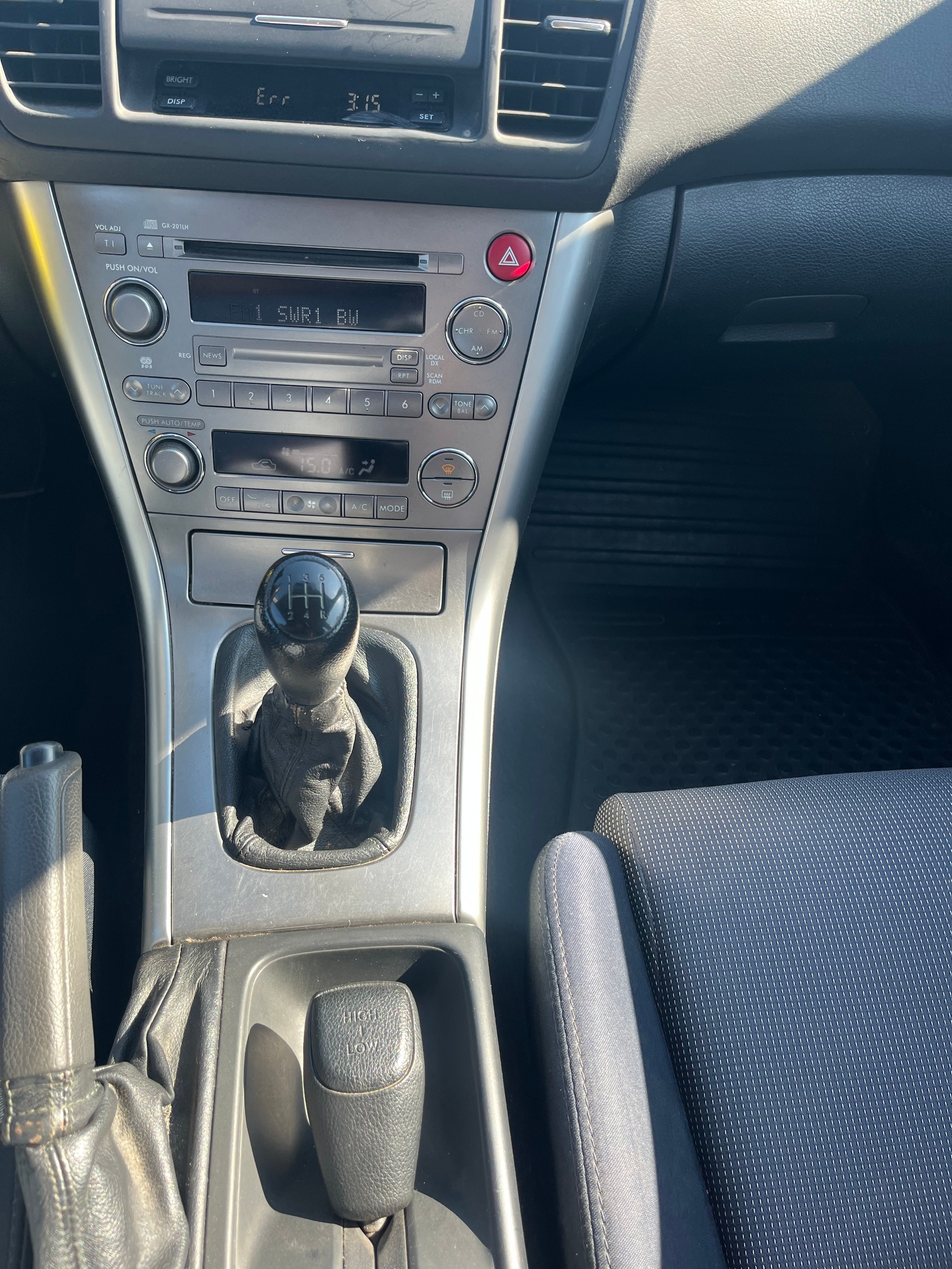 SUBARU Legacy 2.0i AWD Swiss-image-12