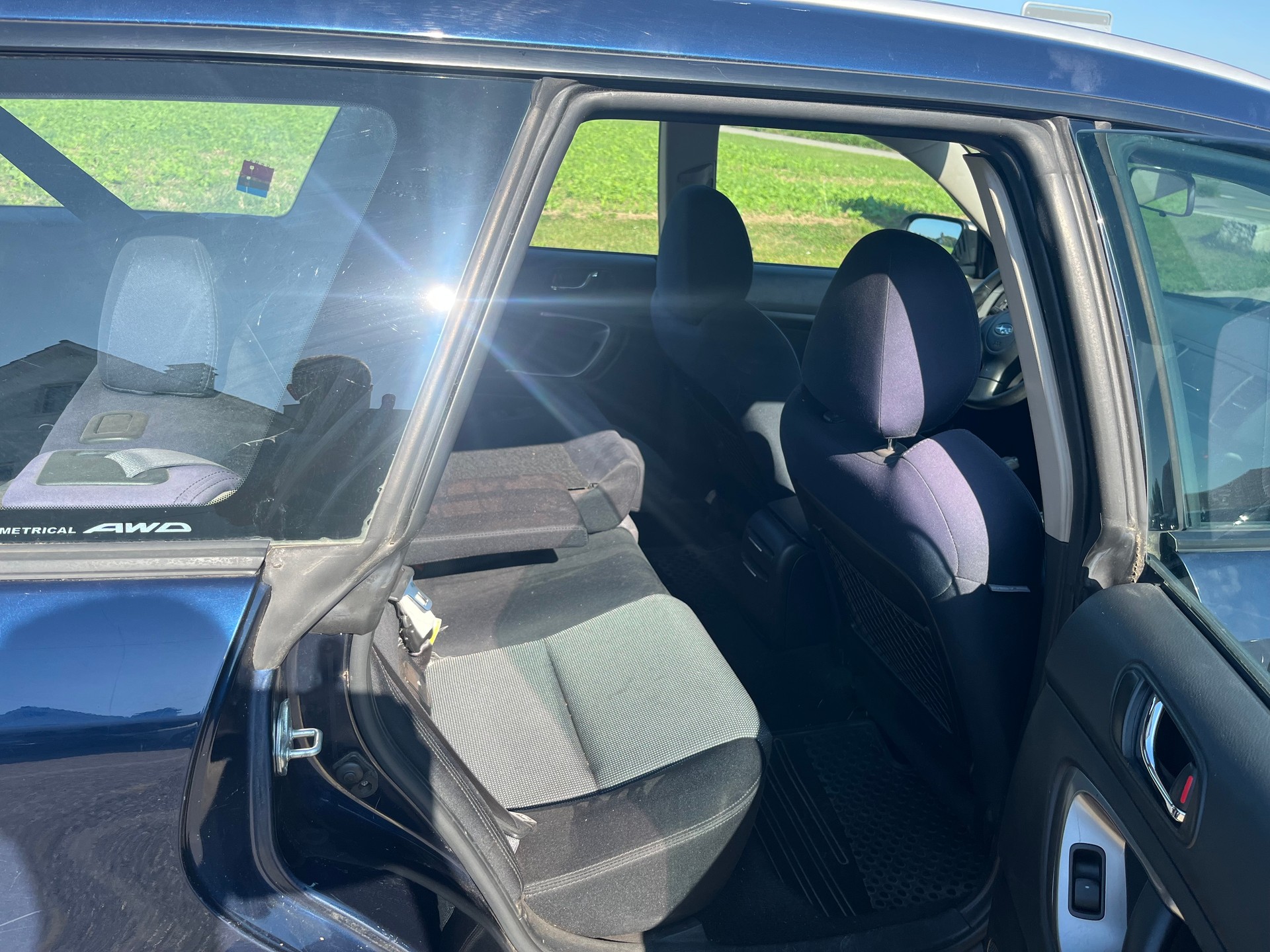 SUBARU Legacy 2.0i AWD Swiss-image-7